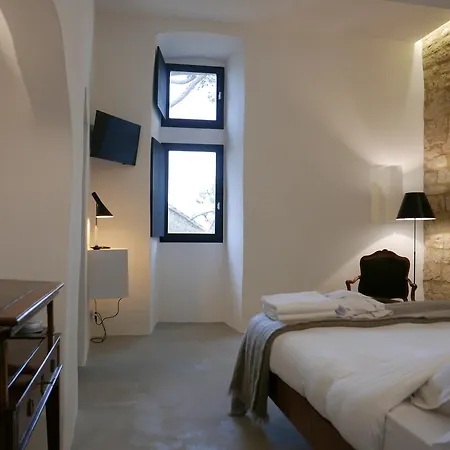 Tour Sarrazine De Bed & Breakfast