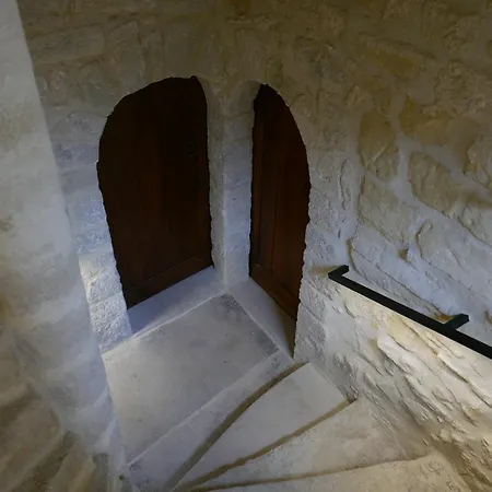 Tour Sarrazine De Bed and breakfast