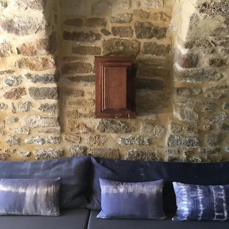 Tour Sarrazine De Bed and breakfast