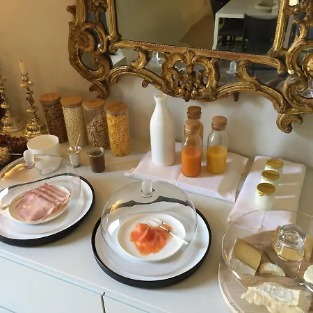 Tour Sarrazine De Bed and breakfast