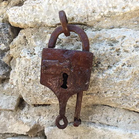 Tour Sarrazine De 4* Montaren-et-Saint-Médiers