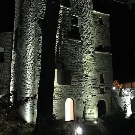 Tour Sarrazine De * Montaren-et-Saint-Mediers