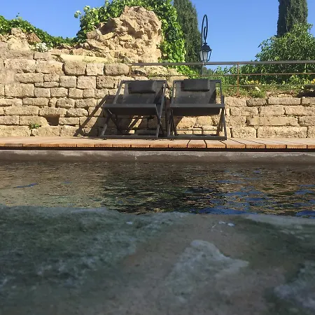 Tour Sarrazine De Bed and breakfast Montaren-et-Saint-Médiers