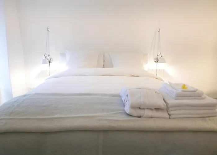 Tour Sarrazine De Couette-café