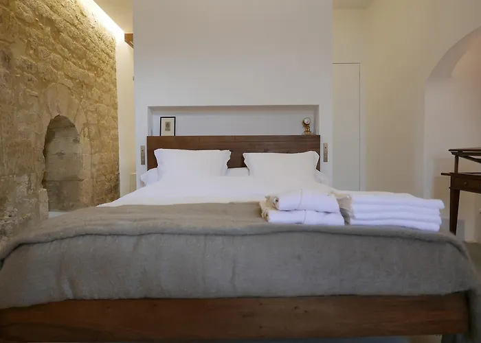 Tour Sarrazine De Couette-café 4*