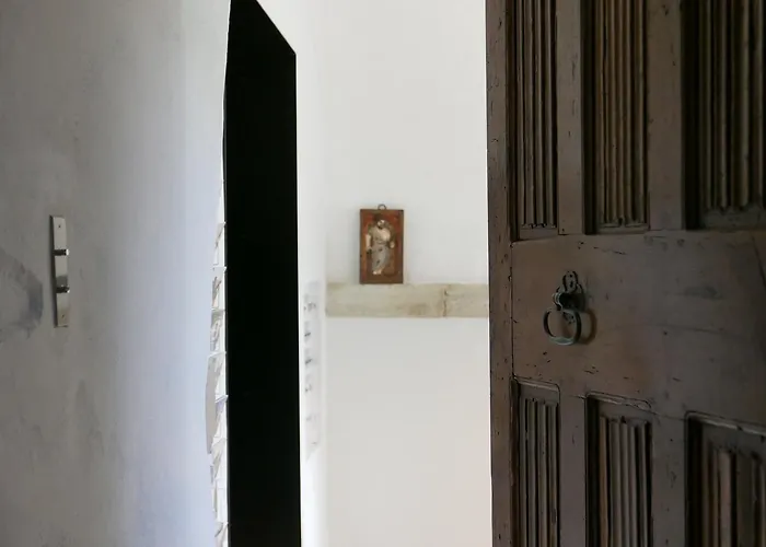 Tour Sarrazine De Couette-café Montaren-et-Saint-Médiers