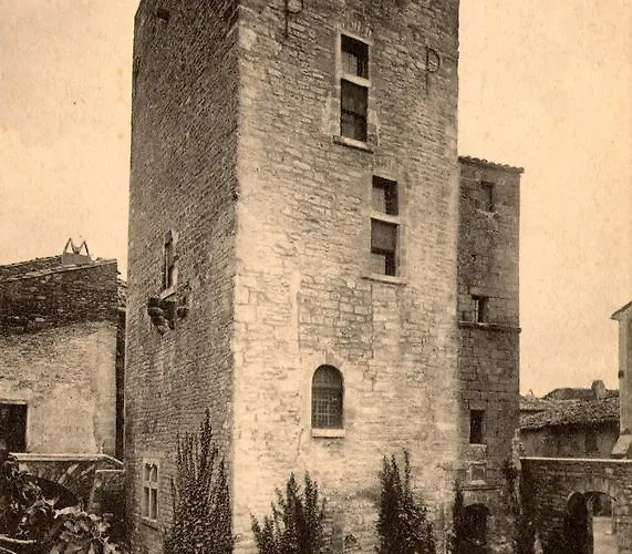 Tour Sarrazine De Couette-café Montaren-et-Saint-Médiers