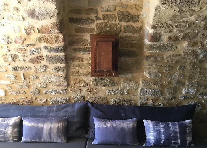 Tour Sarrazine De Couette-café
