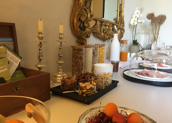 Tour Sarrazine De Couette-café
