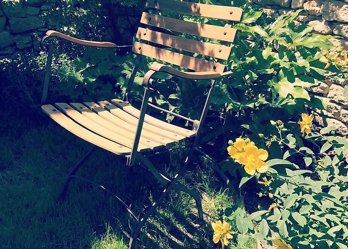 Tour Sarrazine De Couette-café 4*